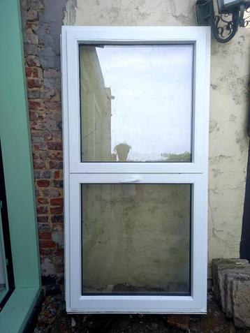 Raam hoog rendementsglas beschikbaar voor biedingen