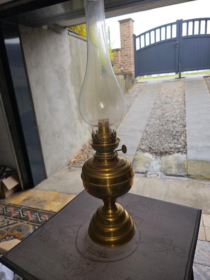 Lampe à pétrole ancienne, Antiquités & Art, Antiquités | Éclairage, Enlèvement