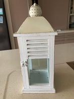 houten lantaarn-kaarsenhouder, Huis en Inrichting, Woonaccessoires | Kandelaars en Kaarsen, Ophalen, 25 tot 50 cm, Wit, Zo goed als nieuw