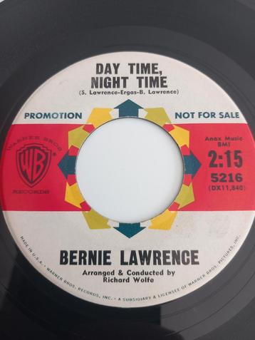 BERNIE LAWRENCE. DAY TIME NIGHT TIME.  EXTRA POPCORN USA 45T, Enlèvement ou Envoi, Comme neuf