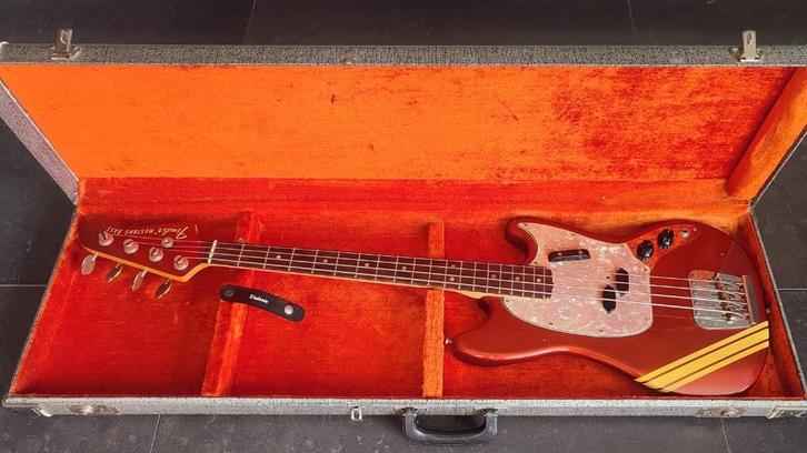 Fender Mustang Bass 1970 competition red, Muziek en Instrumenten, Snaarinstrumenten | Gitaren | Bas, Gebruikt, Elektrisch, Ophalen of Verzenden