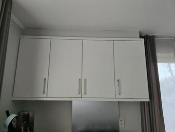 Keuken met bijkeuken beschikbaar voor biedingen