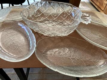 fruitschalen in glas beschikbaar voor biedingen