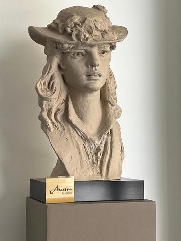 Austin Sculpture - Lady with Flowered Hat - Vintage 1979 beschikbaar voor biedingen