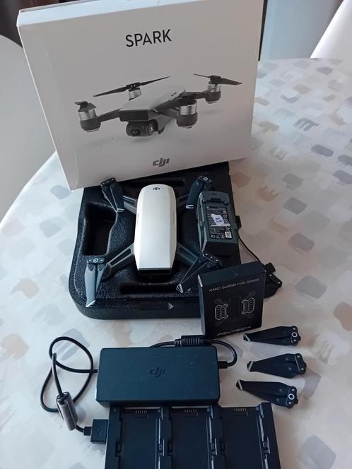 DJI spark  wit   1 batterij , Zonder remote controller ), Hobby en Vrije tijd, Modelbouw | Radiografisch | Helikopters en Quadcopters