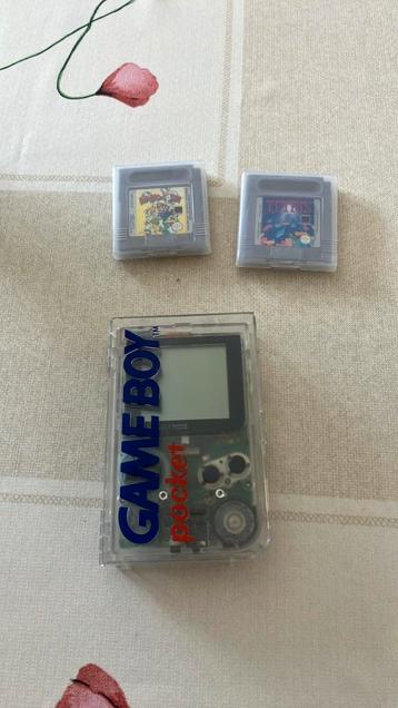Gameboy met twee games  beschikbaar voor biedingen