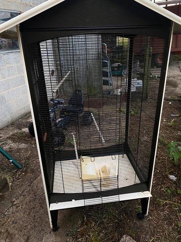 Vogelkooi beschikbaar voor biedingen