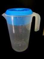 cruche plastique 2 litres avec couvercle verseur NEUF, Maison & Meubles, Enlèvement ou Envoi, Récipient ou Bol, Neuf