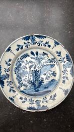 Assiette à fleurs bleue de Delft, Antiquités & Art, Enlèvement ou Envoi