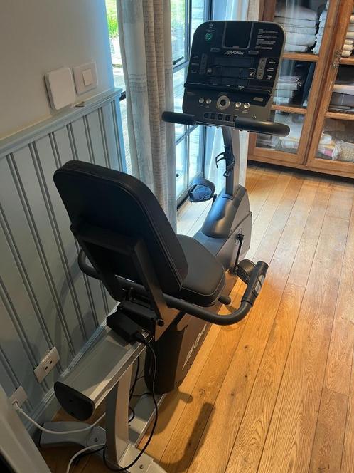 Life Fitness Livecycle R1 (ligfiets), Sport en Fitness, Fitnessapparatuur, Zo goed als nieuw, Ligfiets, Benen, Metaal, Ophalen