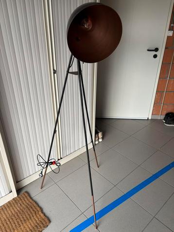 Staan lamp beschikbaar voor biedingen