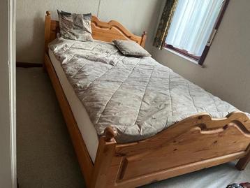 slaapkamerbed blank hout rechttoe rechtaan beschikbaar voor biedingen