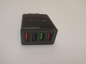 Chargeur GSM avec 4 ports USB noir/RGB disponible aux enchères