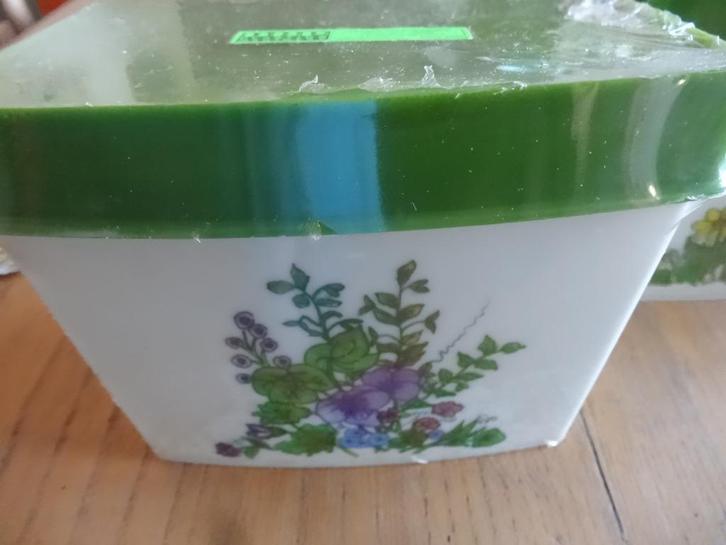 Deux boites neuves vintage en plastique fleuries cuisine, Antiek en Kunst, Curiosa en Brocante, Ophalen of Verzenden