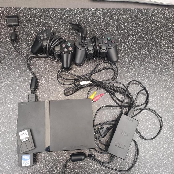 playstation 2, Games en Spelcomputers, Spelcomputers | Sony PlayStation 2, Gebruikt, Zwart, Met 2 controllers, Met games, Met geheugenkaart