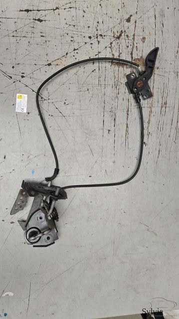 Slot motorkap passief links en rechts BMW 5 / 6 / 7 serie F0 beschikbaar voor biedingen