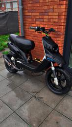 A klasse 70cc, Fietsen en Brommers, Ophalen, Zo goed als nieuw, Aerox