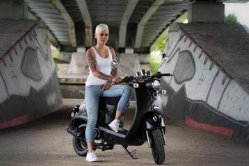 Gloednieuwe Zoë Scooter | Mat Zwart | Klasse A of B | beschikbaar voor biedingen