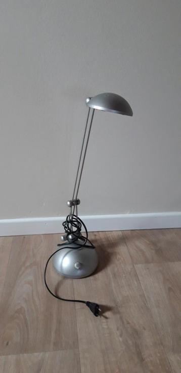 bureaulamp beschikbaar voor biedingen