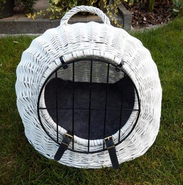 Kattenreismand of slaapplaats beschikbaar voor biedingen