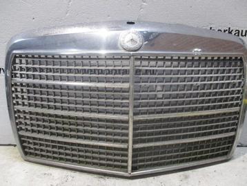 GRILLE Mercedes-Benz / 8 (W115) (01-1968/01-1977) beschikbaar voor biedingen