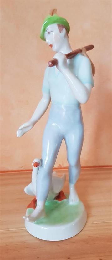 Figurine en porcelaine peinte à la main