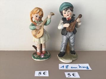 10 tal postuurtjes in porselein of beeldjes in biscuit beschikbaar voor biedingen
