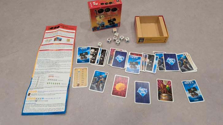 Duizend bommen en granaten (999 games), Hobby en Vrije tijd, Gezelschapsspellen | Kaartspellen, Zo goed als nieuw, Een of twee spelers