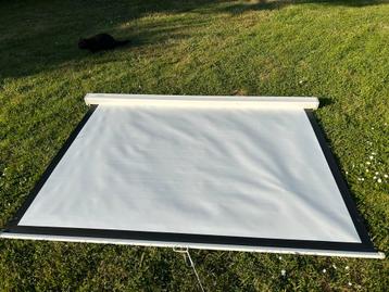 Projectiescherm 130x160cm beschikbaar voor biedingen