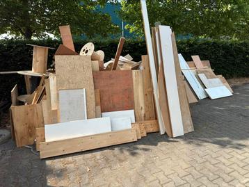 Gratis hout af te halen  beschikbaar voor biedingen