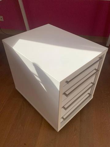 Ladeblok op wielen (IKEA) beschikbaar voor biedingen