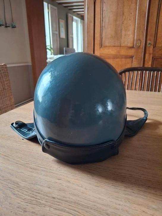 Te koop en af te nemen, helm uit 1963, van de gendarmerie., Motoren, Kleding | Motorhelmen, S, Ophalen