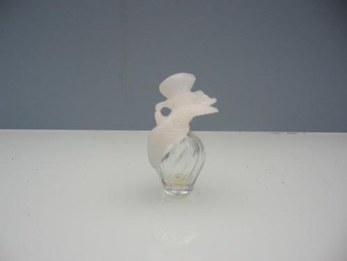 Bouteille miniature de Nina Ricci. Dimensions: l: 3 cm; : h:, Collections, Parfums, Comme neuf, Miniature, Enlèvement ou Envoi
