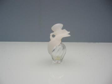 Bouteille miniature de Nina Ricci. Dimensions: l: 3 cm; : h:, Enlèvement ou Envoi, Comme neuf, Miniature