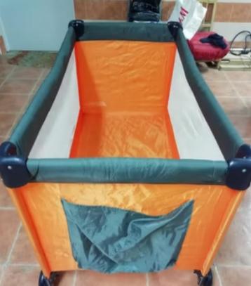 Lit de voyage avec matelas dat dat, Enlèvement, Utilisé, Lit
