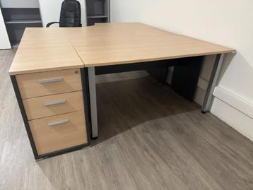 Bureau (2 tafels + ladenblok) beschikbaar voor biedingen
