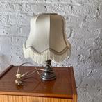 Vintage tafellamp met vinyl lampenkap met franjes, Huis en Inrichting, Lampen | Lampenkappen, Ophalen, Vintage, Zo goed als nieuw