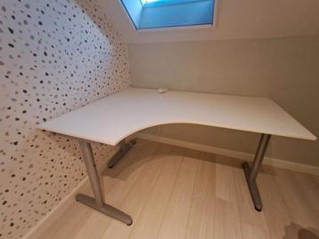 Galant Ikea hoekbureau  beschikbaar voor biedingen