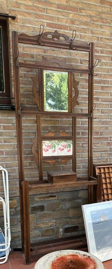 Antieke kapstok beschikbaar voor biedingen