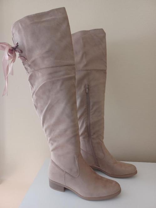 Beige overkneelaarzen - mt 41, Vêtements | Femmes, Chaussures, Comme neuf, Bottes hautes, Beige, Enlèvement ou Envoi