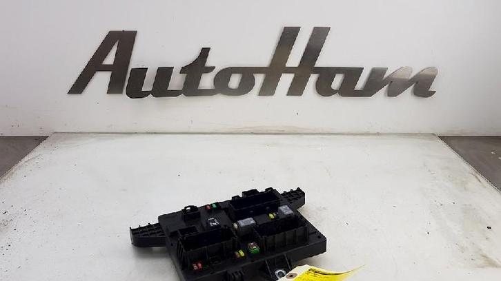 ZEKERINGKAST Opel Astra J (PC6 / PD6 / PE6 / PF6), Auto-onderdelen, Elektronica en Kabels, Opel, Gebruikt