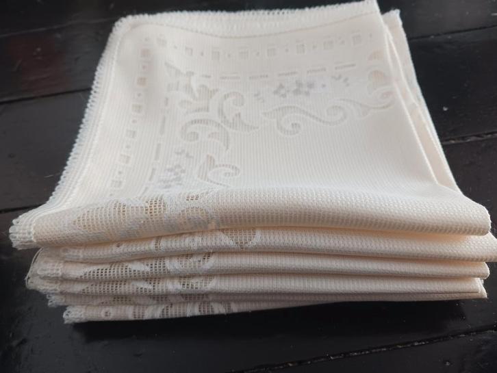 robe carrée, matière inconnue, 40 cm en soie, Antiquités & Art, Tapis & Textile, Enlèvement ou Envoi