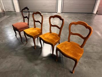 Chaises Vingage beschikbaar voor biedingen