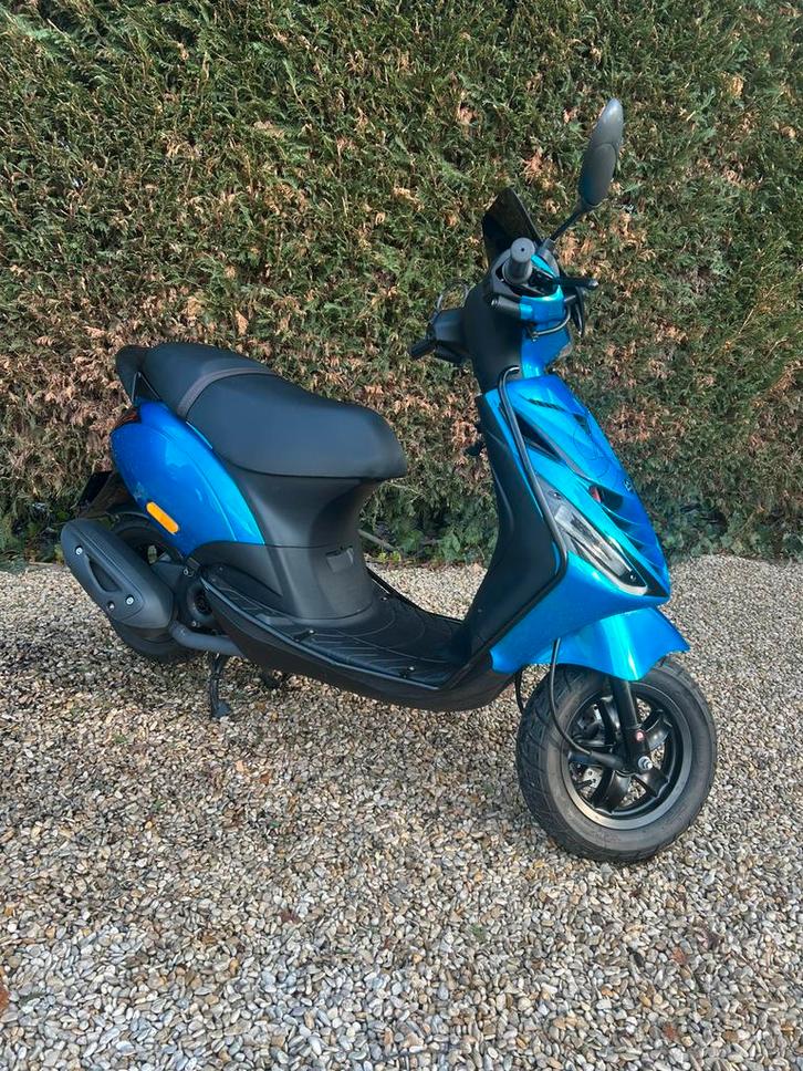 PIAGGIO ZIP 2022 842KM NIEUWSTAAT! A klasse 1 jaar garantie, Fietsen en Brommers, Scooters | Piaggio, Zo goed als nieuw, Zip, Ophalen
