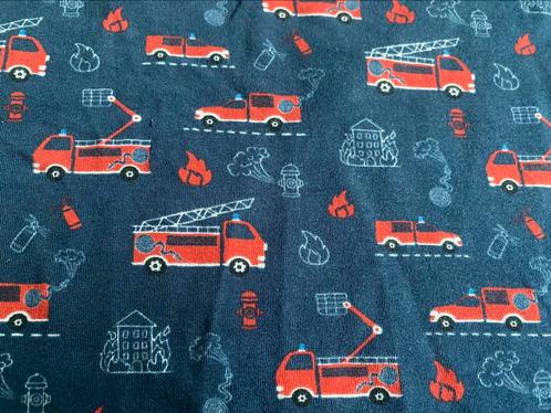 Blauwe tricot met brandweerwagens - 50x40 cm, Hobby en Vrije tijd, Stoffen en Lappen, Nieuw, 30 tot 120 cm, 30 tot 200 cm, Blauw