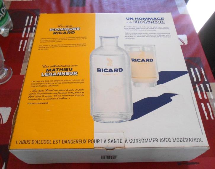 Ricard - coffret - 1 carafe - 2 verres - 1 bouteille vide, Collections, Collections complètes & Collections, Enlèvement ou Envoi