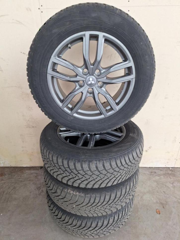 Mitsubishi Outlander Winterset 17 Inch, Auto-onderdelen, Banden en Velgen, Banden en Velgen, Winterbanden, 17 inch, 215 mm, Personenwagen