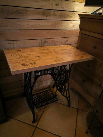 Table vintage  beschikbaar voor biedingen