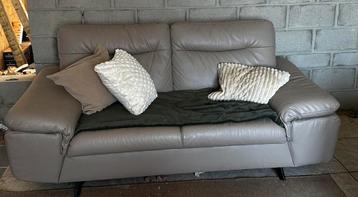 Beige lederlook 2-zit, Enlèvement, Utilisé, Deux personnes, Banc droit
