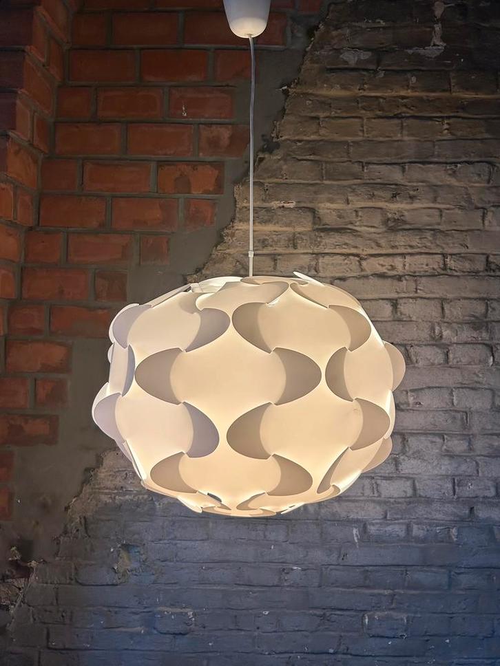 Lampe suspendue Ikea FILLSTRA - blanche - '00, Maison & Meubles, Lampes | Suspensions, Comme neuf, 50 à 75 cm, Synthétique, Enlèvement